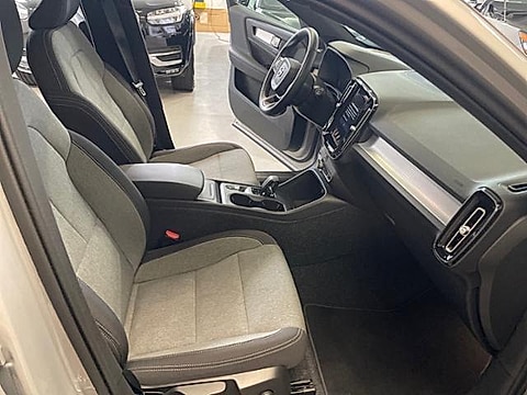 2025 Volvo XC40 Core - Photo 22