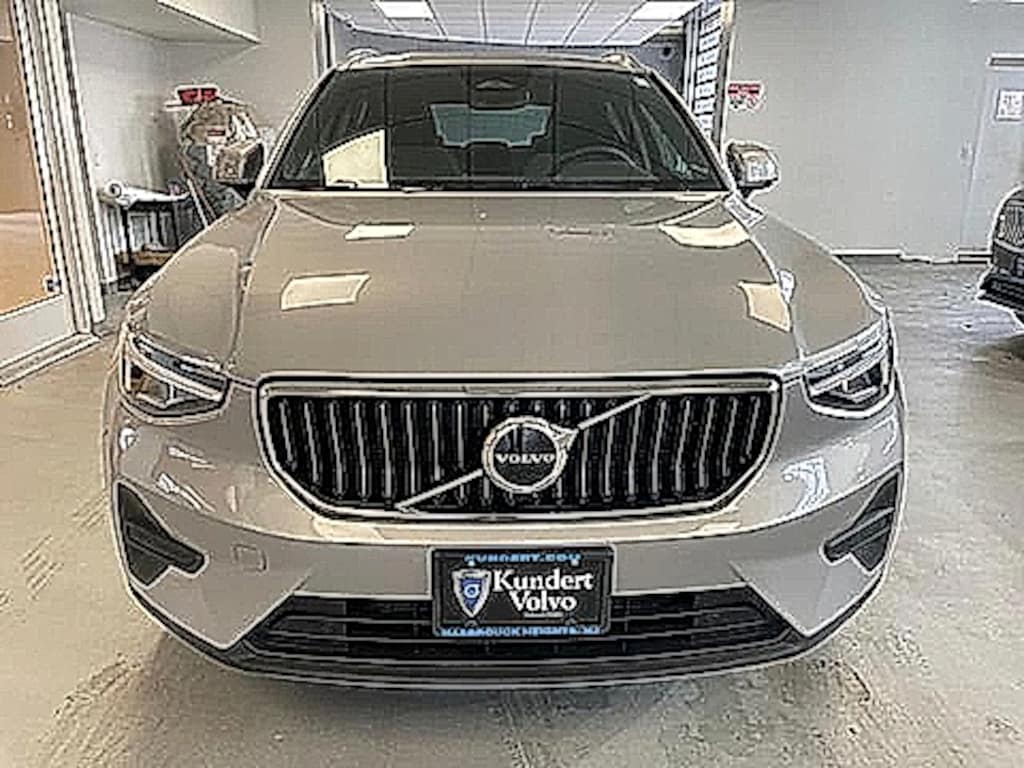 Certified 2025 Volvo XC40 Core Bright Theme SUV