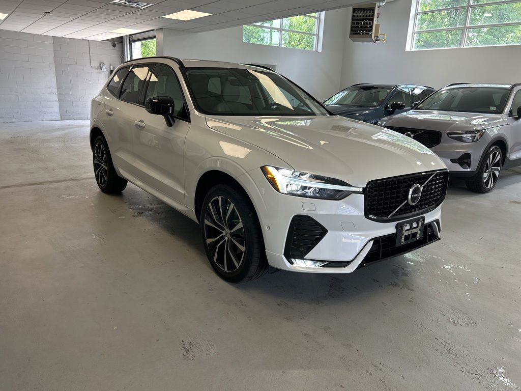 2024 Volvo XC60 B5 Plus Dark Theme AWD's photo