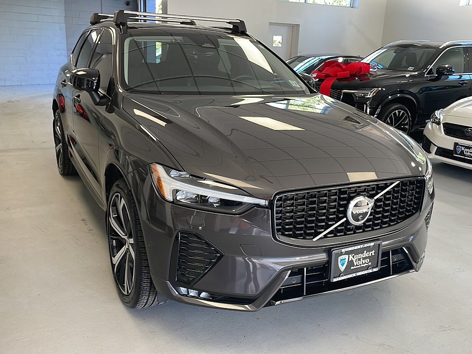 2023 Volvo XC60 Ultimate photo 2