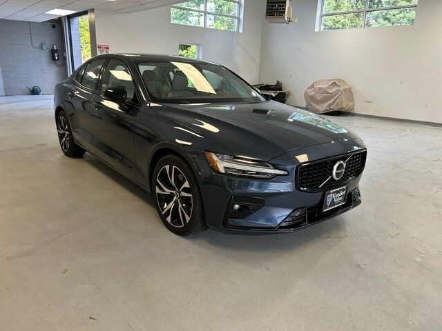 2025 Volvo S60 B5 Core Sedan