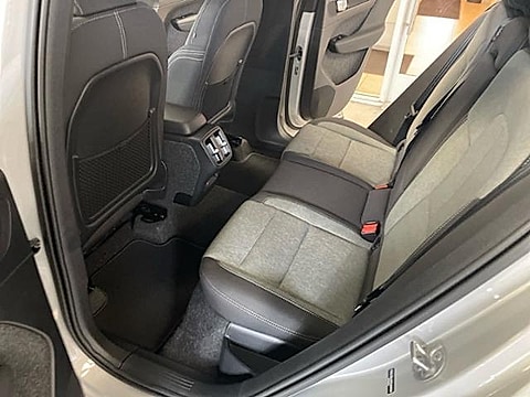 2025 Volvo XC40 Core - Photo 20