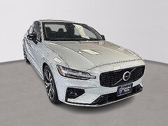 2024 Volvo S60 Core Dark Theme Sedan