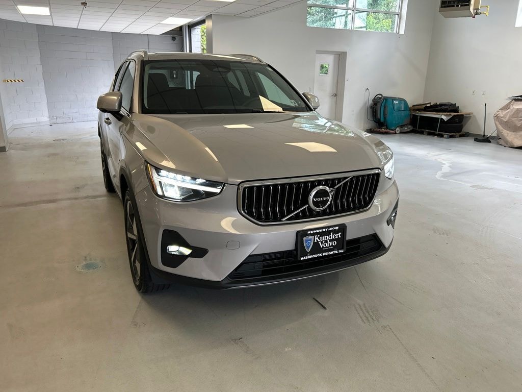 Certified 2024 Volvo XC40 B5 Plus Bright SUV
