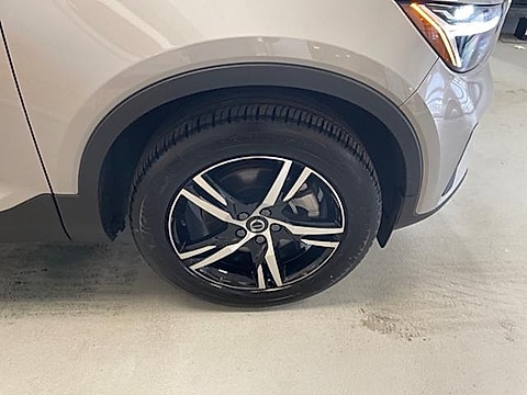 2025 Volvo XC40 Core - Photo 32