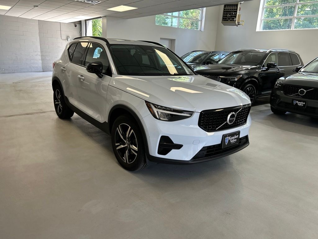 Certified 2024 Volvo XC40 B5 Core SUV