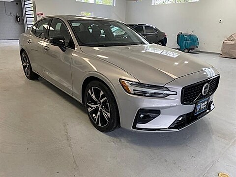 2024 Volvo S60 Core Dark Theme Sedan
