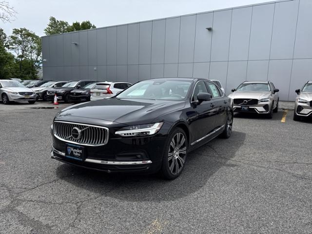 2025 Volvo S90 Sedan 