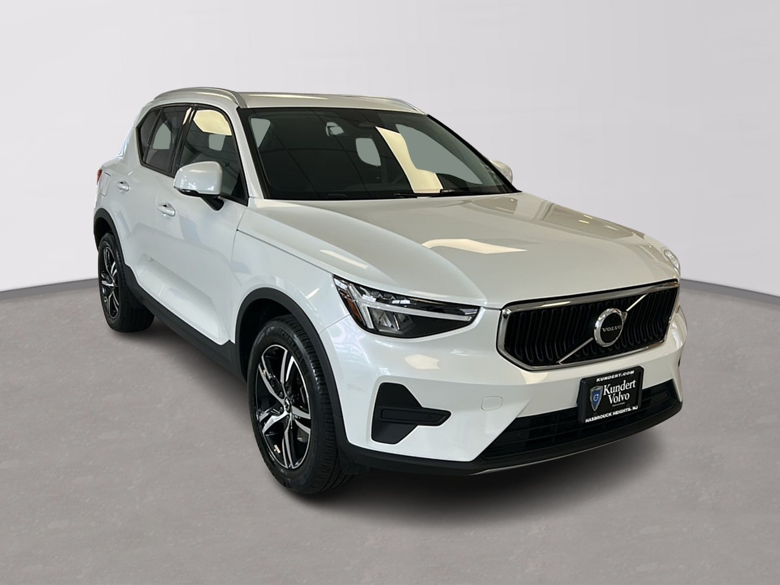 2023 Volvo XC40 Core