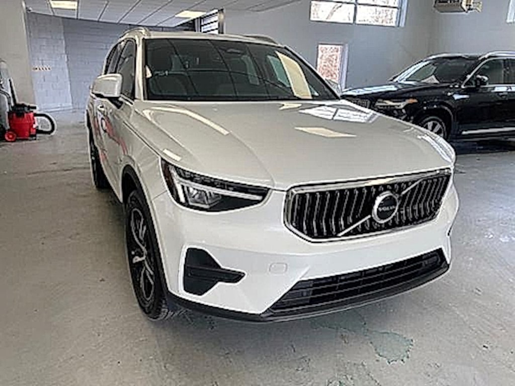 Certified 2025 Volvo XC40 Core Bright Theme SUV