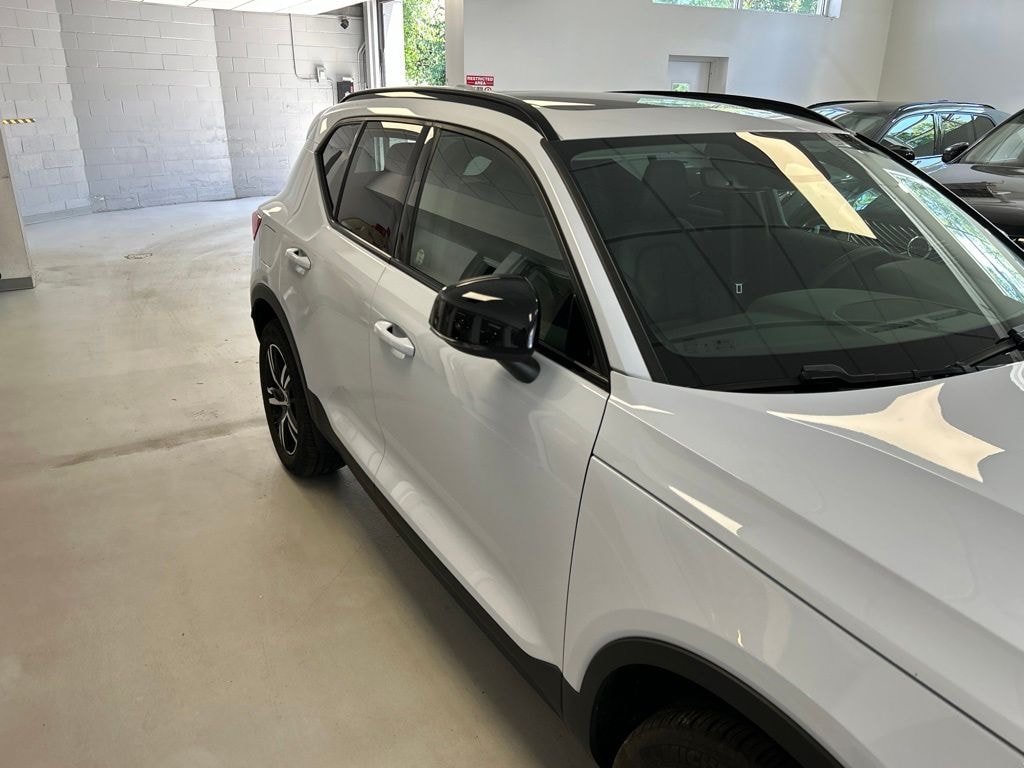 Certified 2024 Volvo XC40 B5 Core SUV
