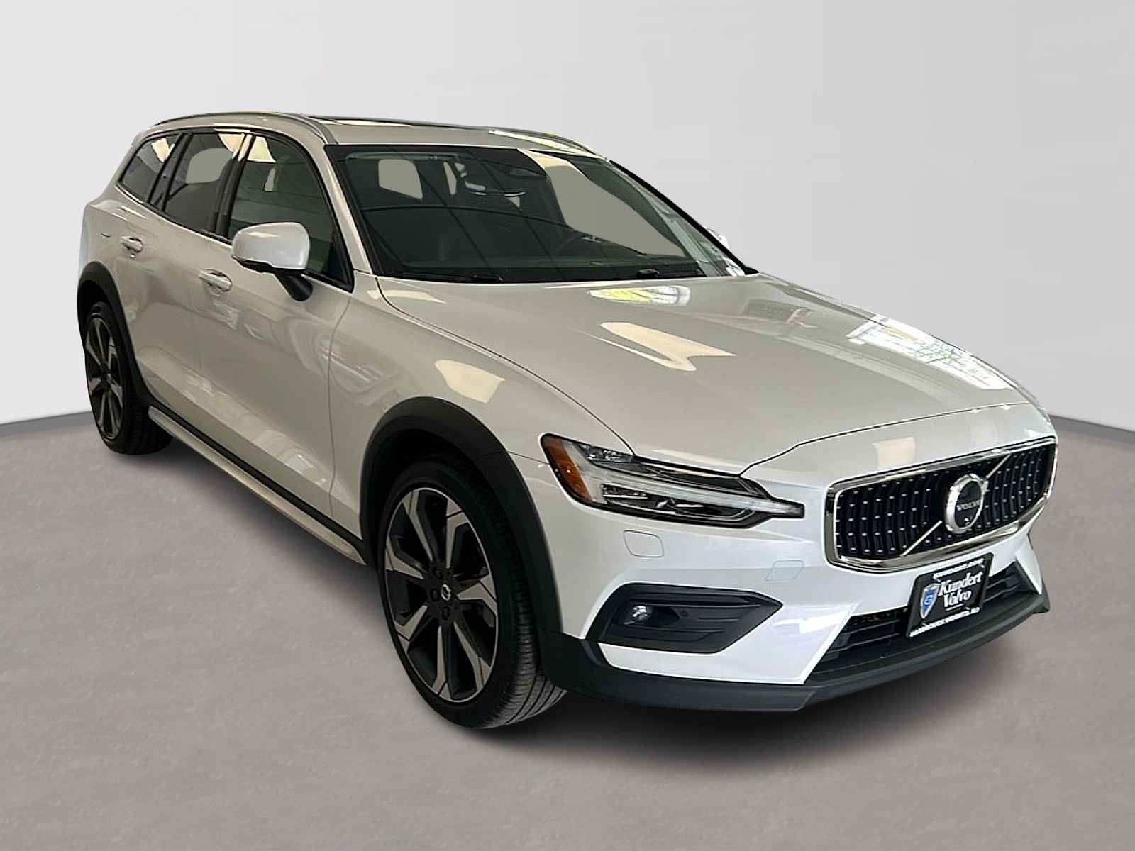 2024 Volvo V60 Cross Country B5 Ultimate AWD's photo