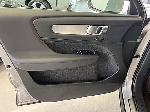 2025 Volvo XC40 Core - Photo 27