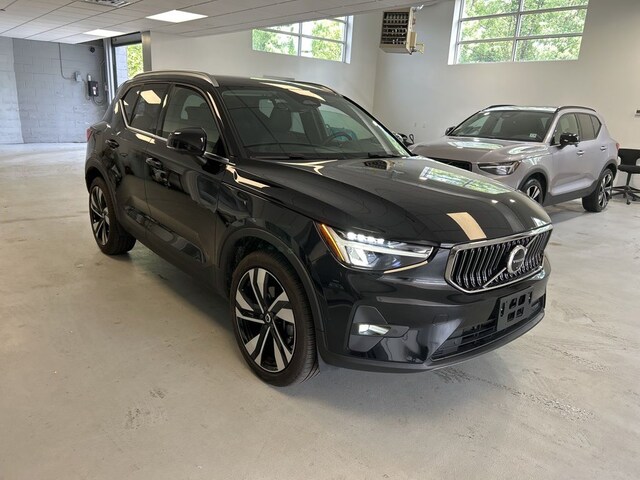 2023 Volvo XC40 B5 AWD Plus Bright SUV