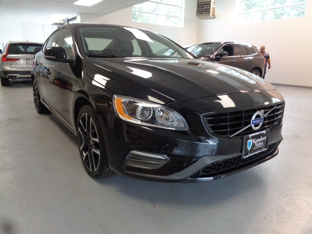 Volvo S60: Unlockinglocking Volvo S60: Unlockinglocking