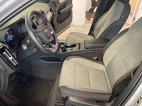 2025 Volvo XC40 Core - Photo 19