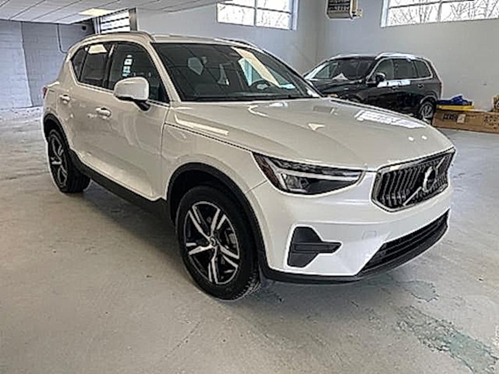 Certified 2025 Volvo XC40 Core Bright Theme SUV