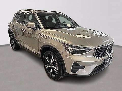 2025 Volvo XC40 Core's photo