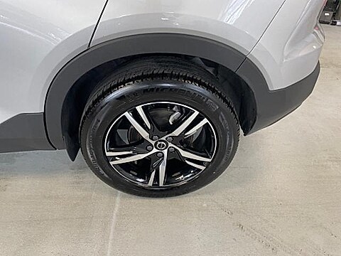 2025 Volvo XC40 Core - Photo 30