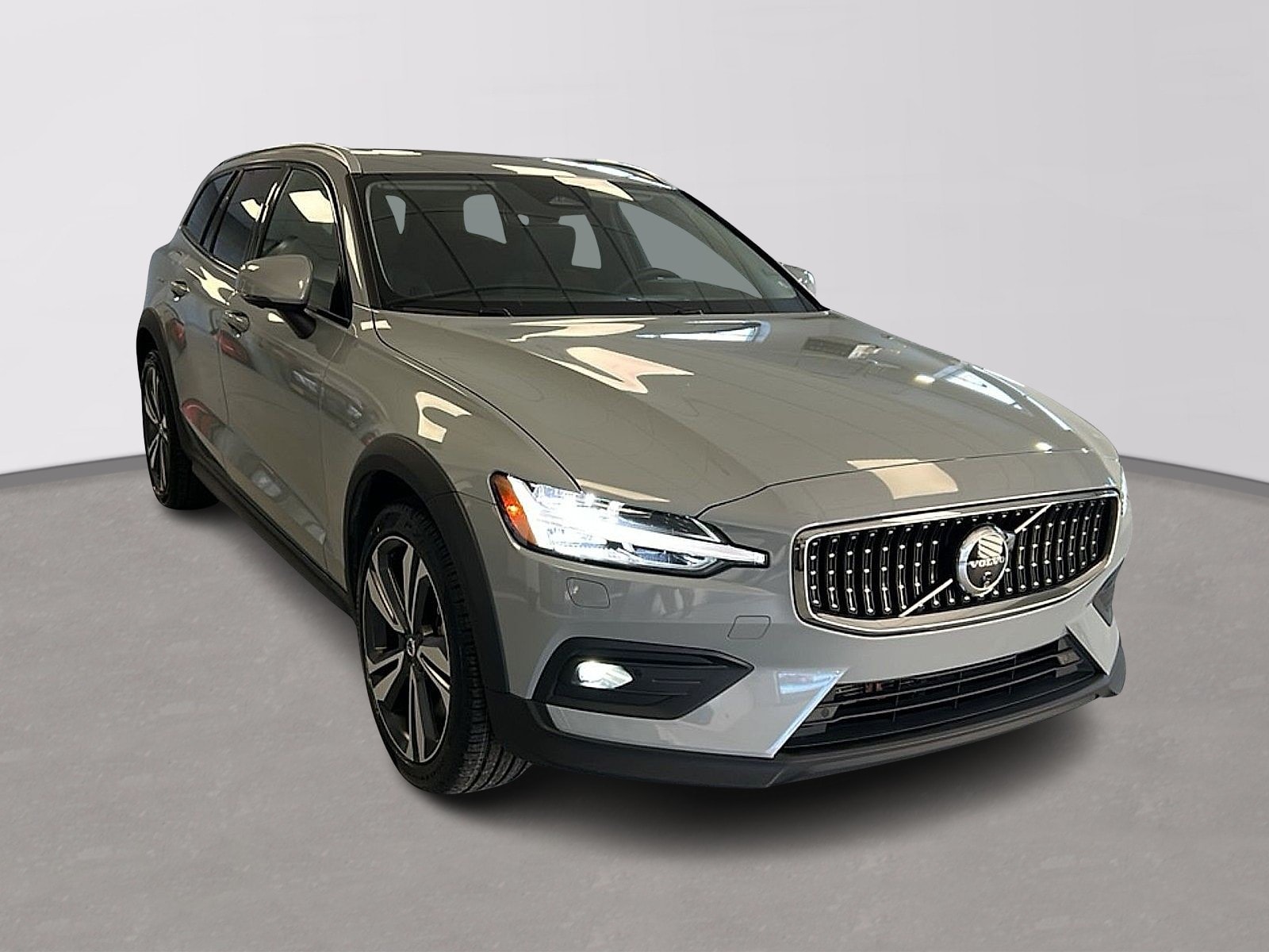 2025 Volvo V60 Cross Country Wagon 