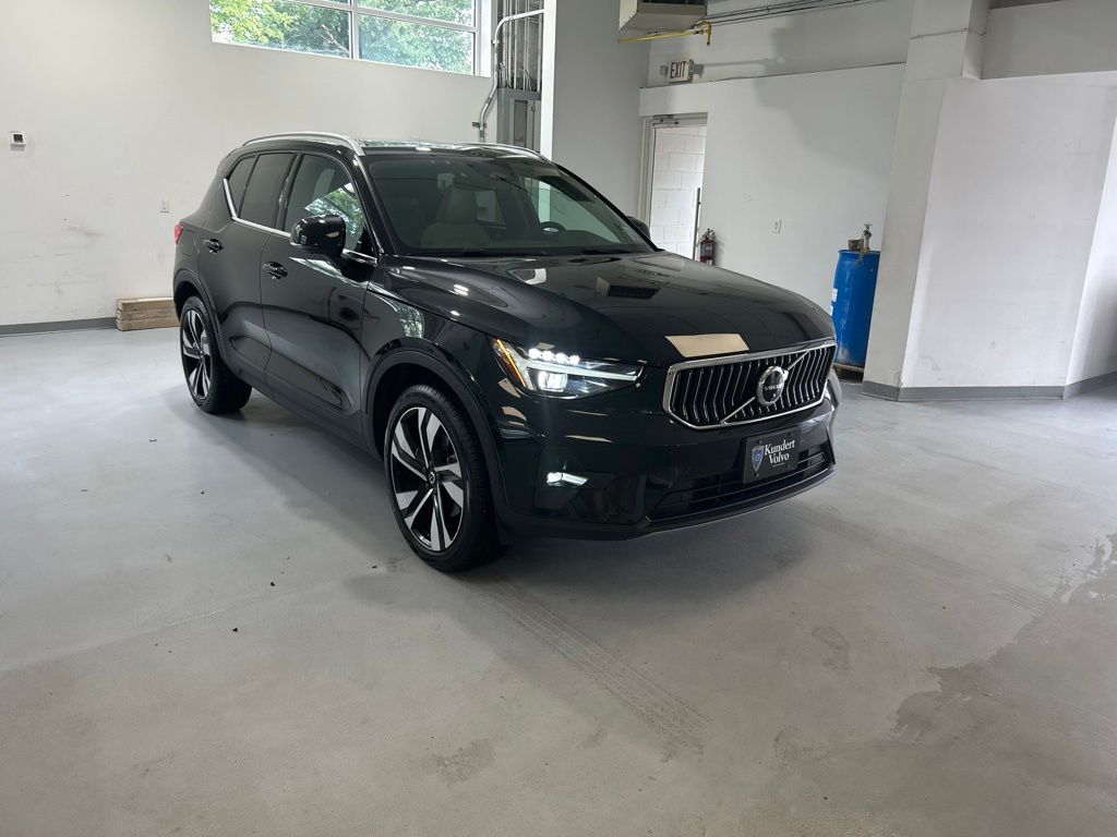 2024 Volvo XC40 B5 Ultimate Bright SUV