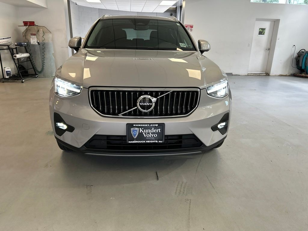 Certified 2024 Volvo XC40 B5 Plus Bright SUV