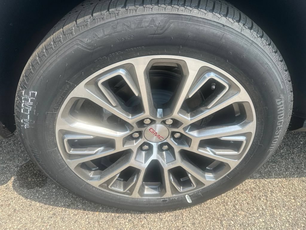 2026 GMC Yukon XL Denali - Photo 14