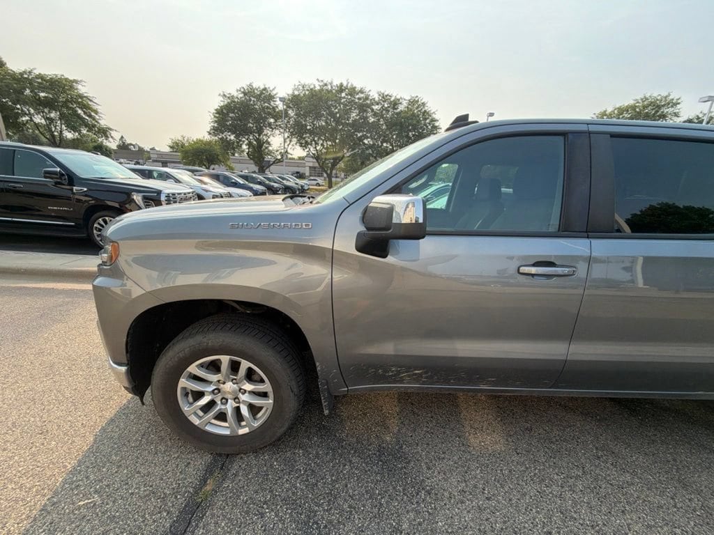 Used 2020 Chevrolet Silverado 1500 LT with VIN 3GCUYDED3LG430618 for sale in Apple Valley, Minnesota