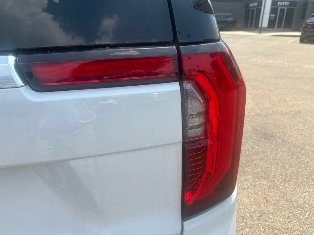 2026 GMC Yukon XL Denali - Photo 11