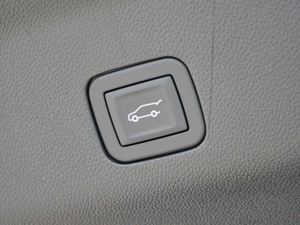 2026 GMC Yukon XL Denali - Photo 34