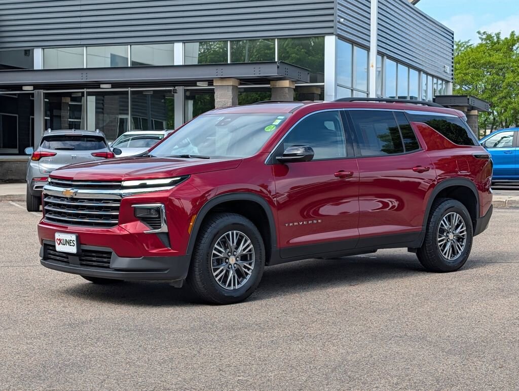 Used 2024 Chevrolet Traverse LT SUV