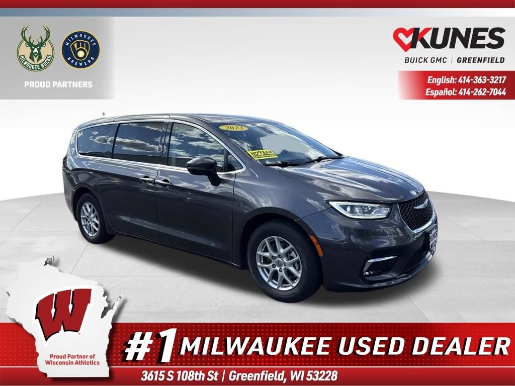 Used 2023 Chrysler Pacifica Touring L