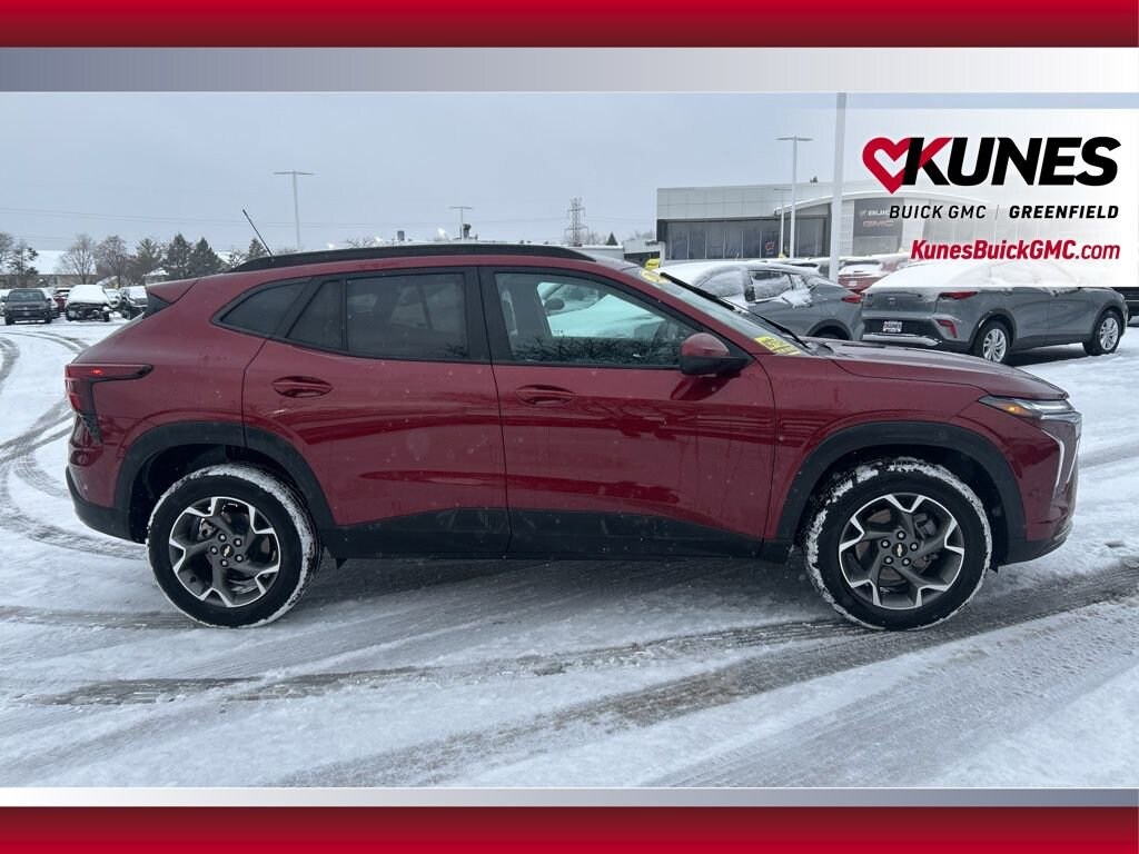 Used 2025 Chevrolet Trax LT SUV