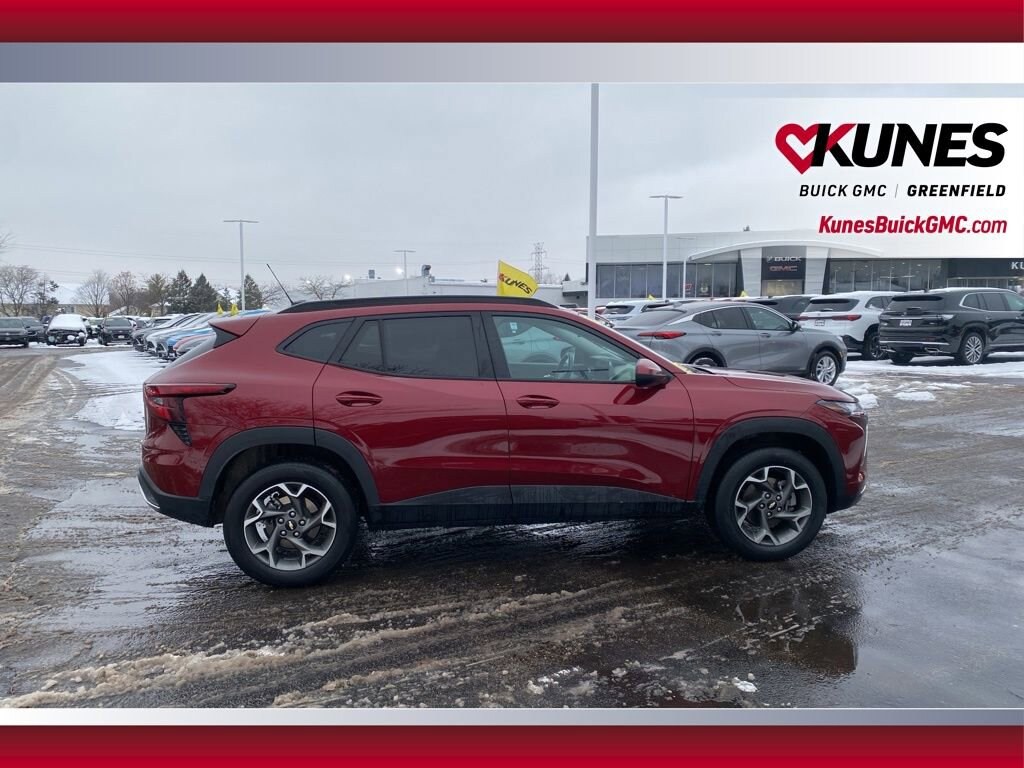 Used 2025 Chevrolet Trax LT SUV