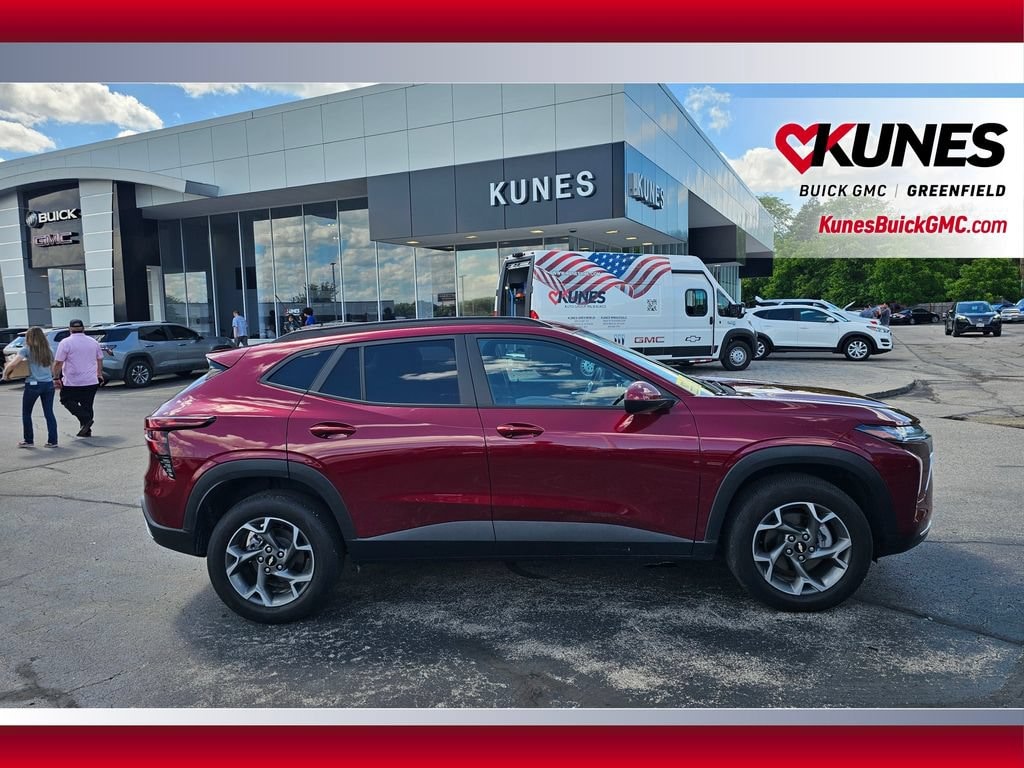 Used 2025 Chevrolet Trax LT SUV