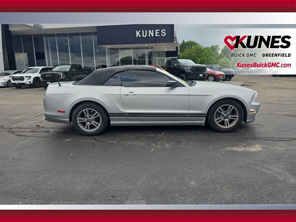 Used 2013 Ford Mustang V6 with VIN 1ZVBP8EM6D5245521 for sale in Greenfield, WI