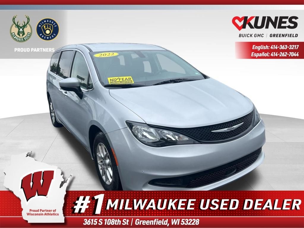 2022 Chrysler Voyager LX's photo