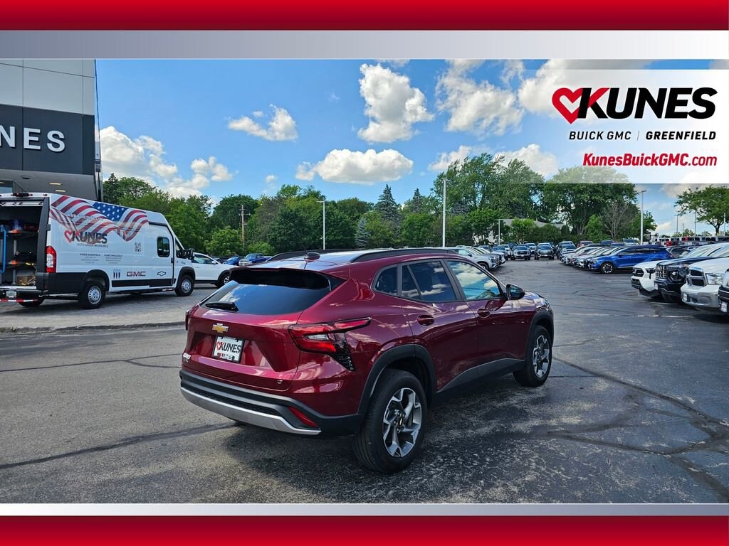 Used 2025 Chevrolet Trax LT SUV