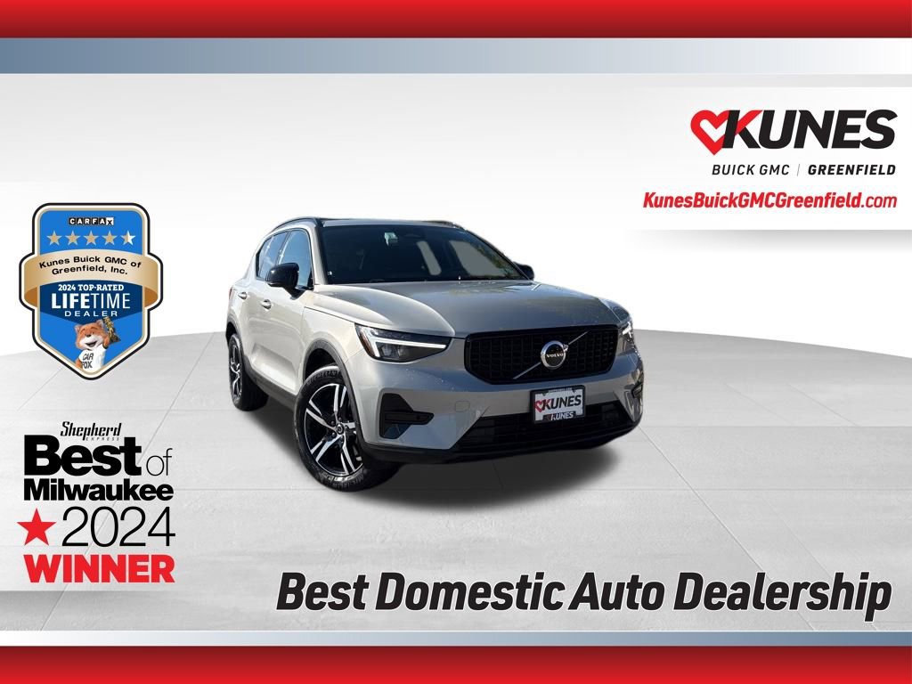 2024 Volvo XC40 Core's photo