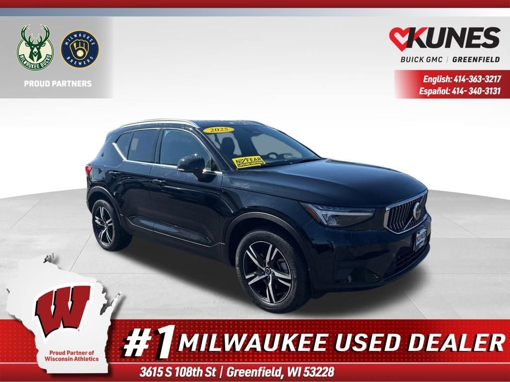 2025 Volvo XC40 B5 Core Bright AWD's photo