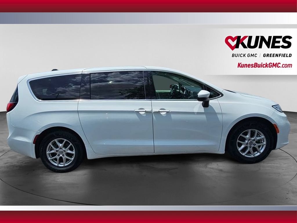 Used 2023 Chrysler Pacifica Touring L