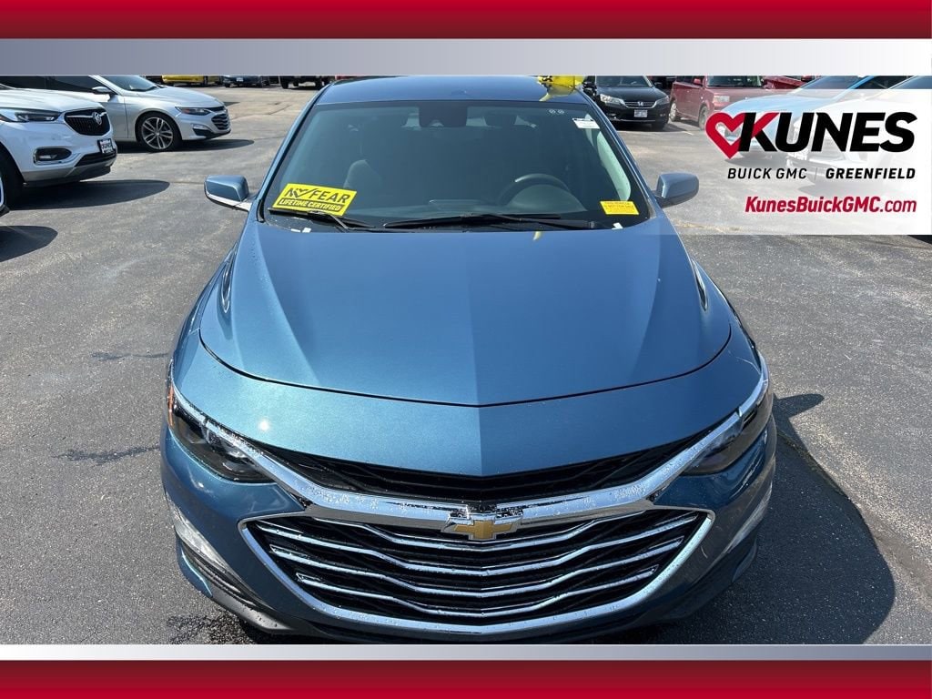 2024 Chevrolet Malibu 1LT photo 2