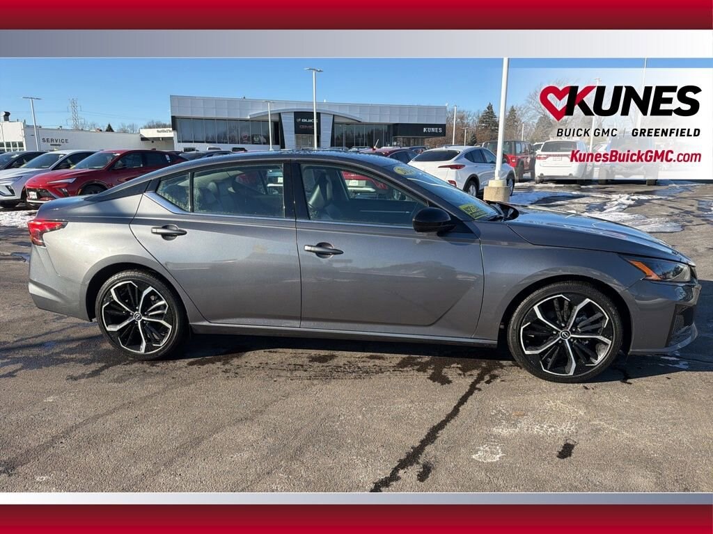 Used 2024 Nissan Altima 2.5 SR