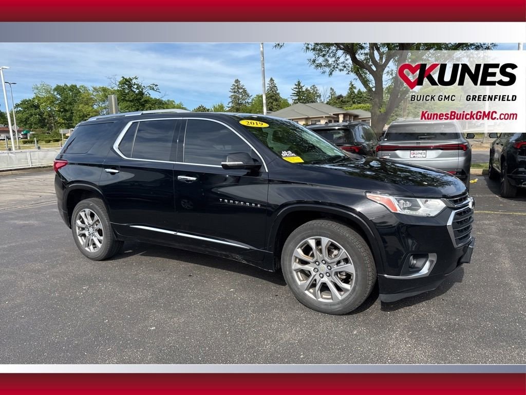 Used 2019 Chevrolet Traverse Premier with VIN 1GNEVKKW0KJ112158 for sale in Greenfield, WI