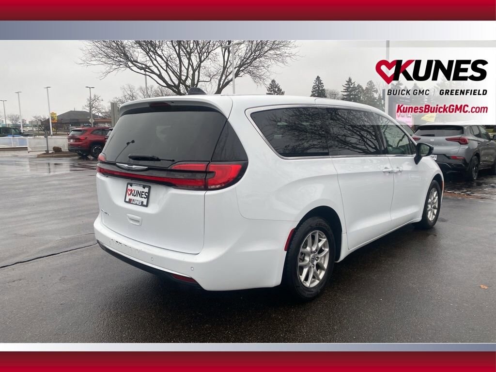 Used 2024 Chrysler Pacifica Touring L