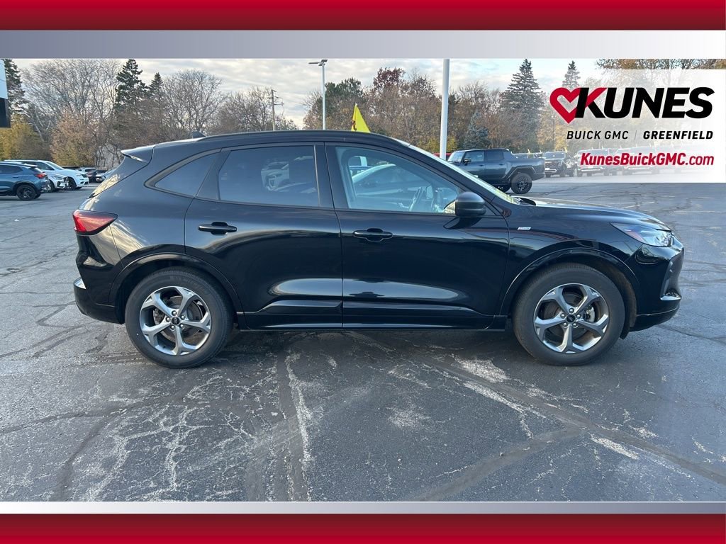 2024 Ford Escape ST-Line photo 2
