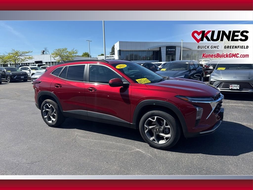 Used 2025 Chevrolet Trax LT SUV