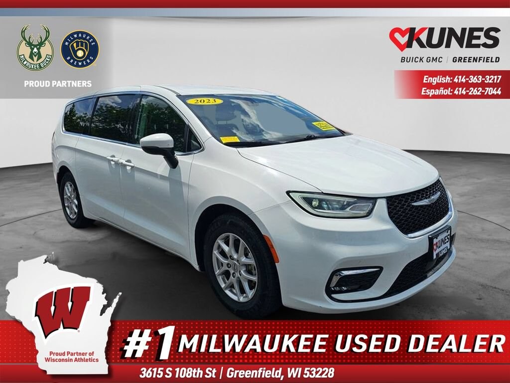 Used 2023 Chrysler Pacifica Touring L
