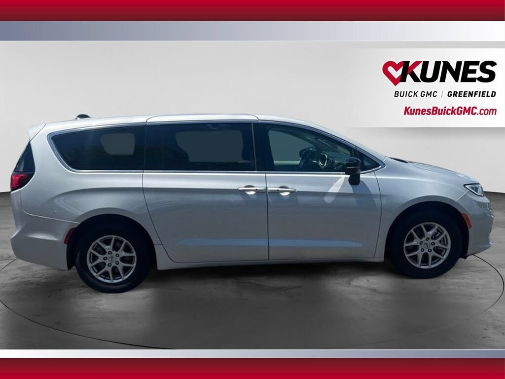 Used 2024 Chrysler Pacifica Touring L