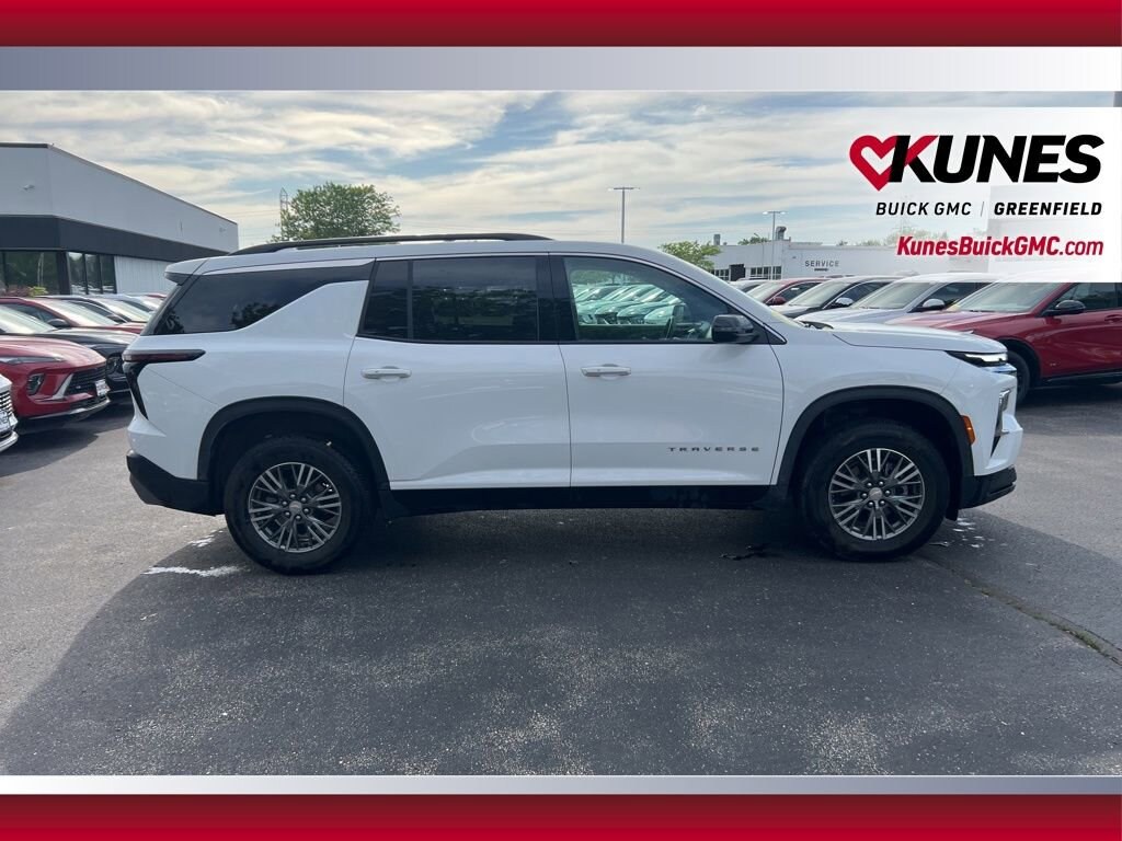 Used 2025 Chevrolet Traverse LT SUV